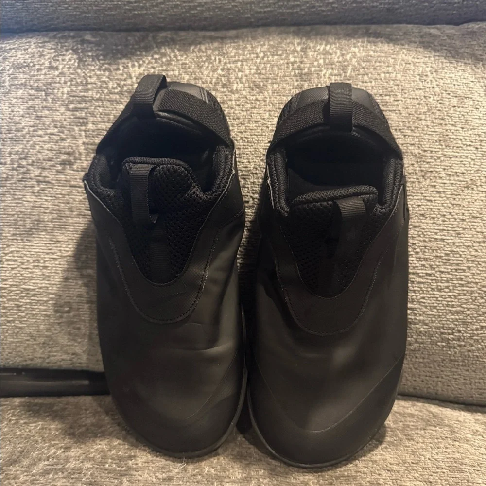 Women’s Nike Zoom Pulse Nursing Sneakers Size 7.5